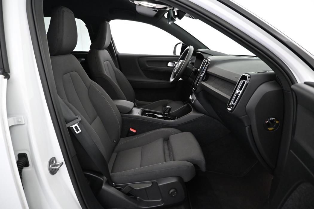 VOLVO XC40 2023