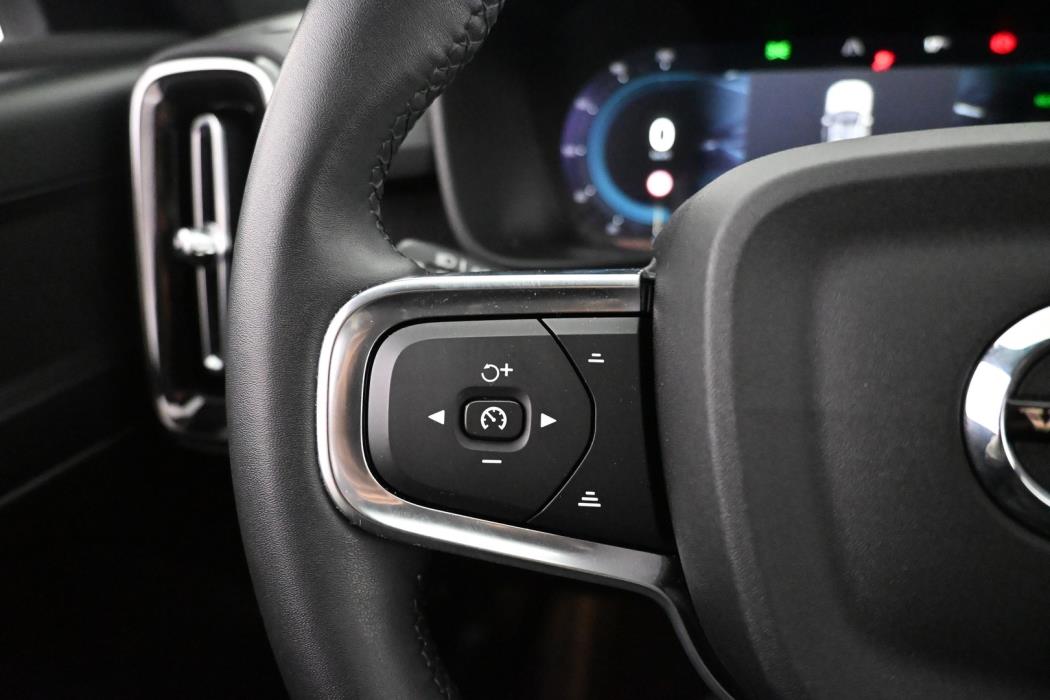 VOLVO XC40 2023