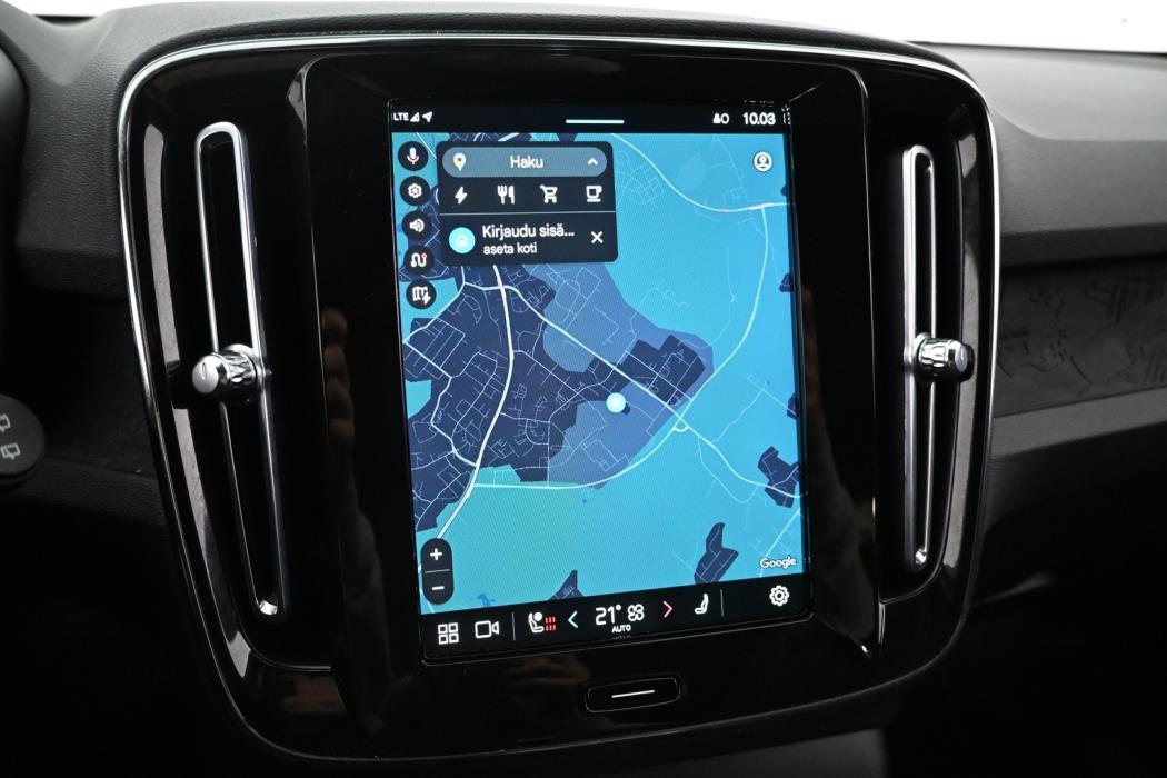 VOLVO XC40 2023