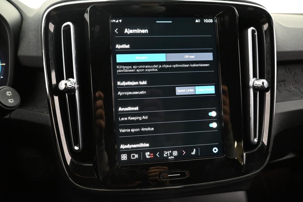 VOLVO XC40 2023