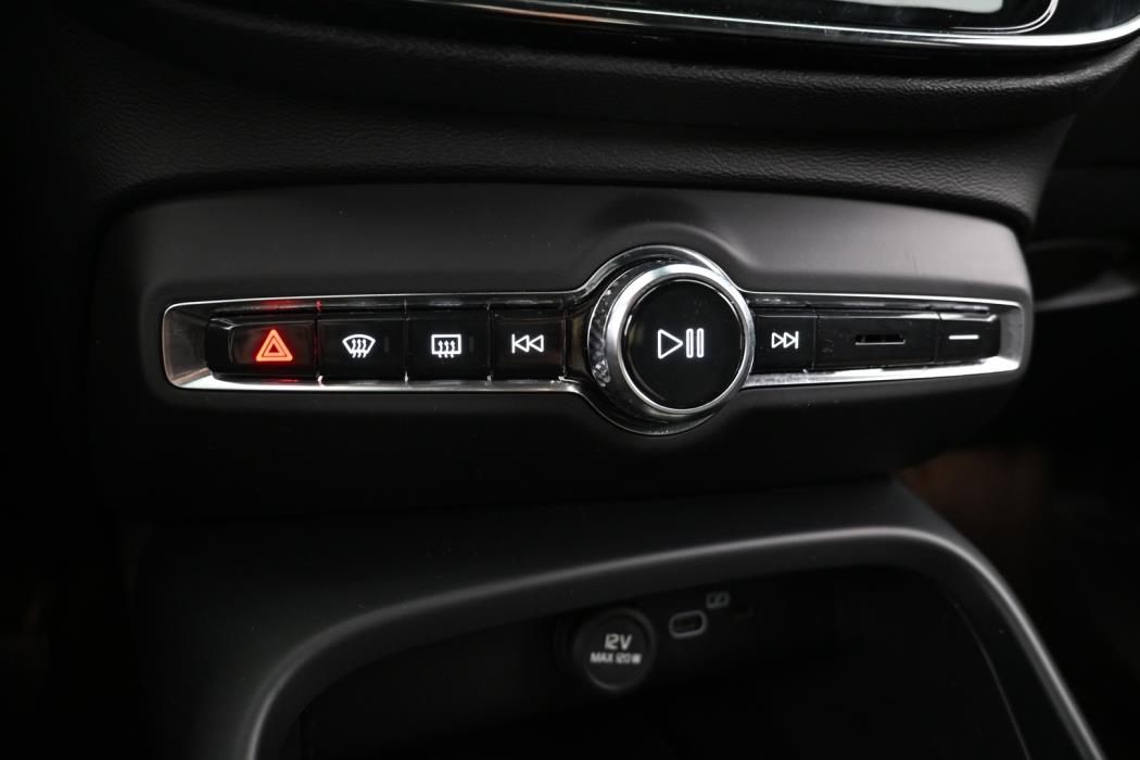 VOLVO XC40 2023