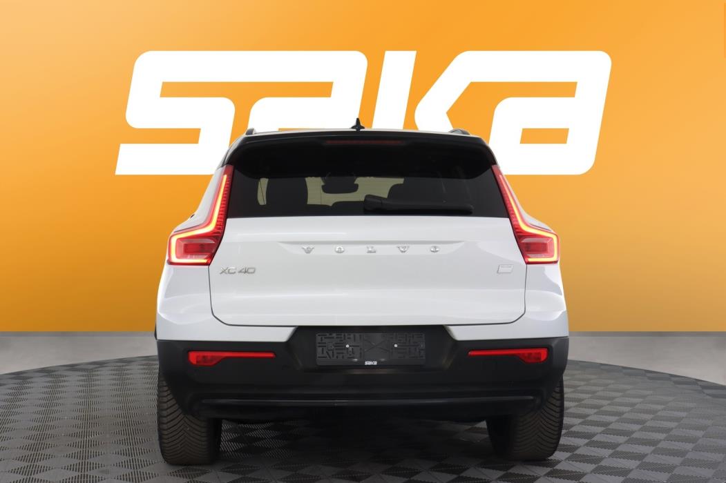 VOLVO XC40 2023