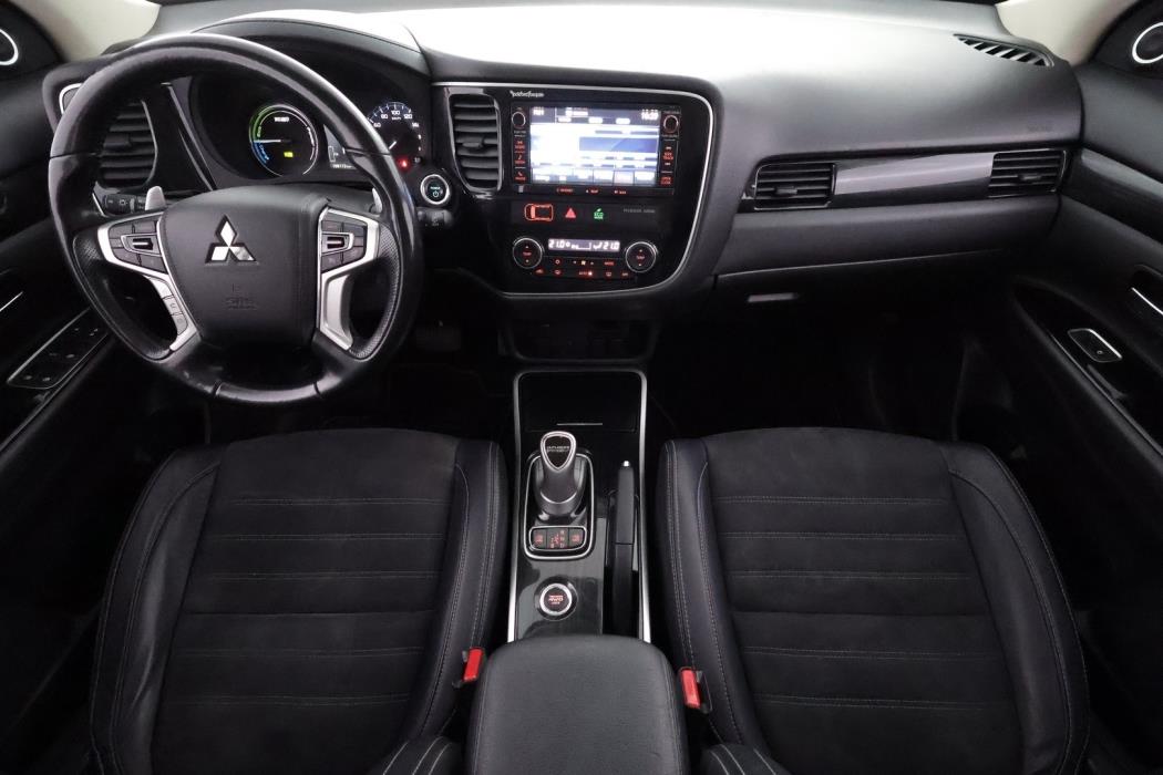 MITSUBISHI OUTLANDER PHEV 2016