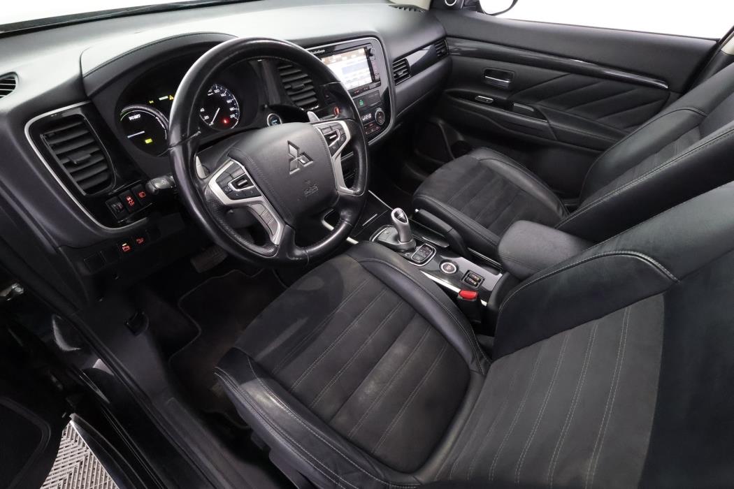 MITSUBISHI OUTLANDER PHEV 2016