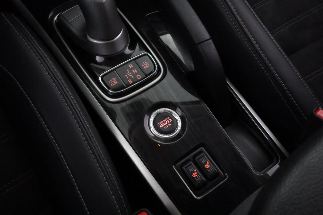 MITSUBISHI OUTLANDER PHEV 2016