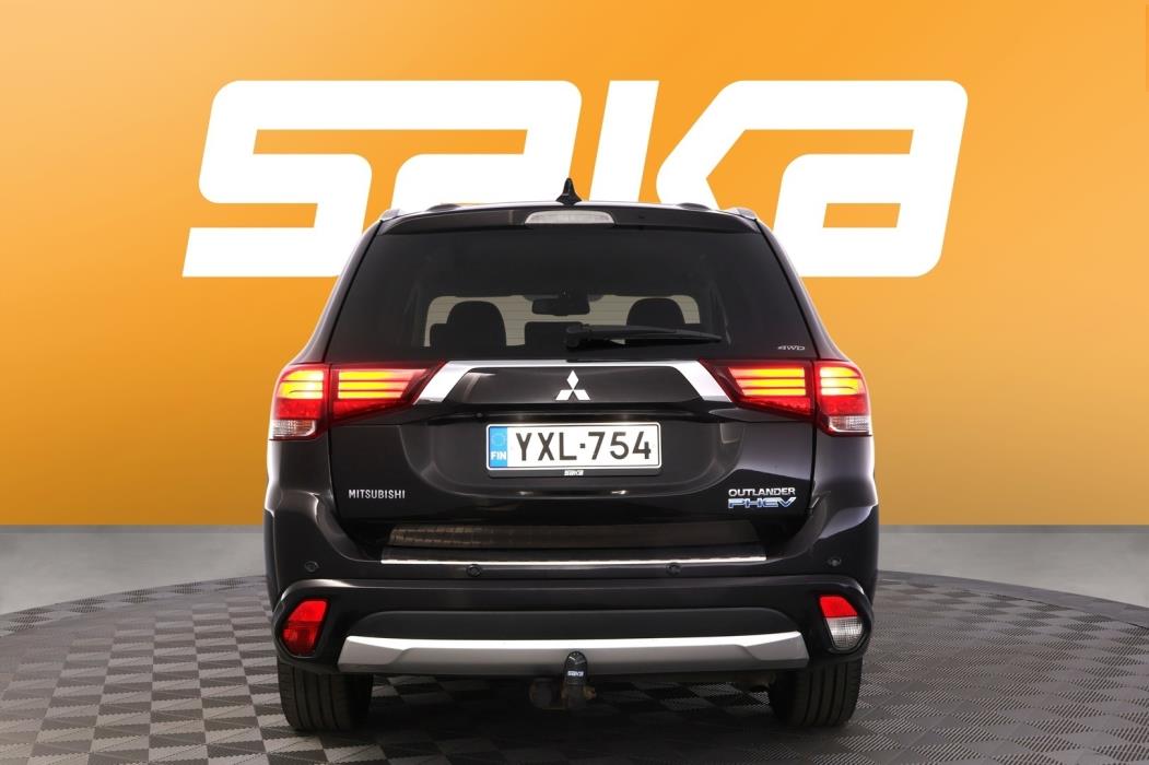 MITSUBISHI OUTLANDER PHEV 2016