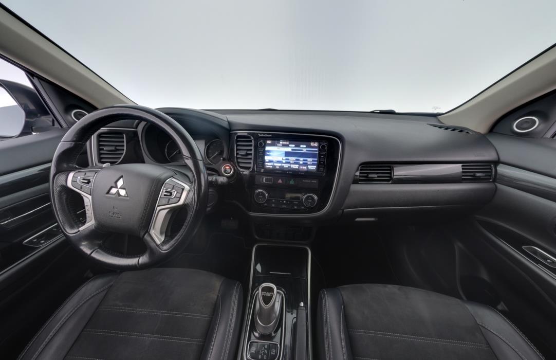 MITSUBISHI OUTLANDER PHEV 2016