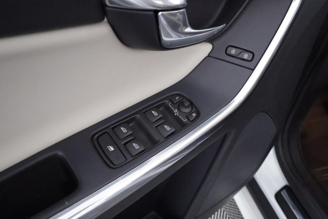 VOLVO XC60 2016