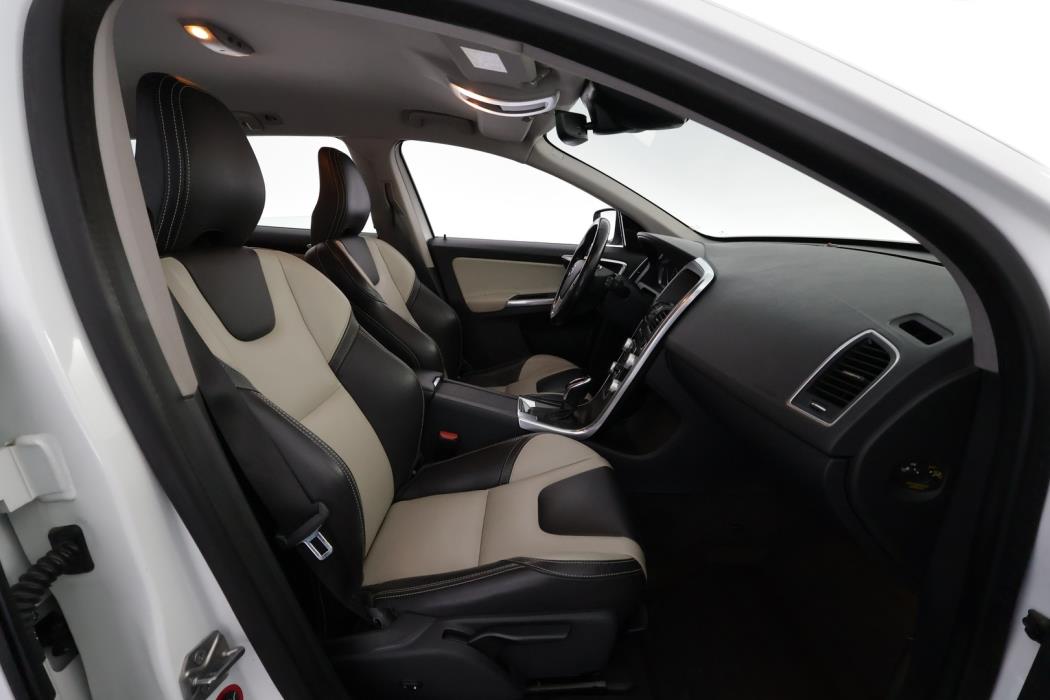 VOLVO XC60 2016