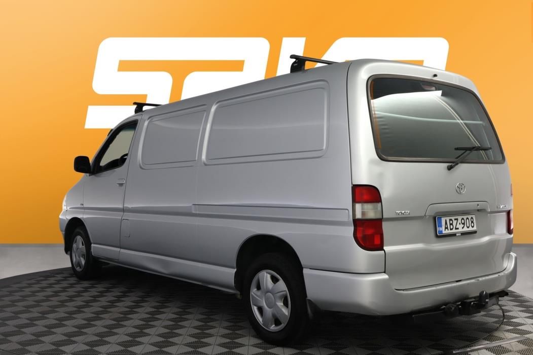 TOYOTA Hiace 2009