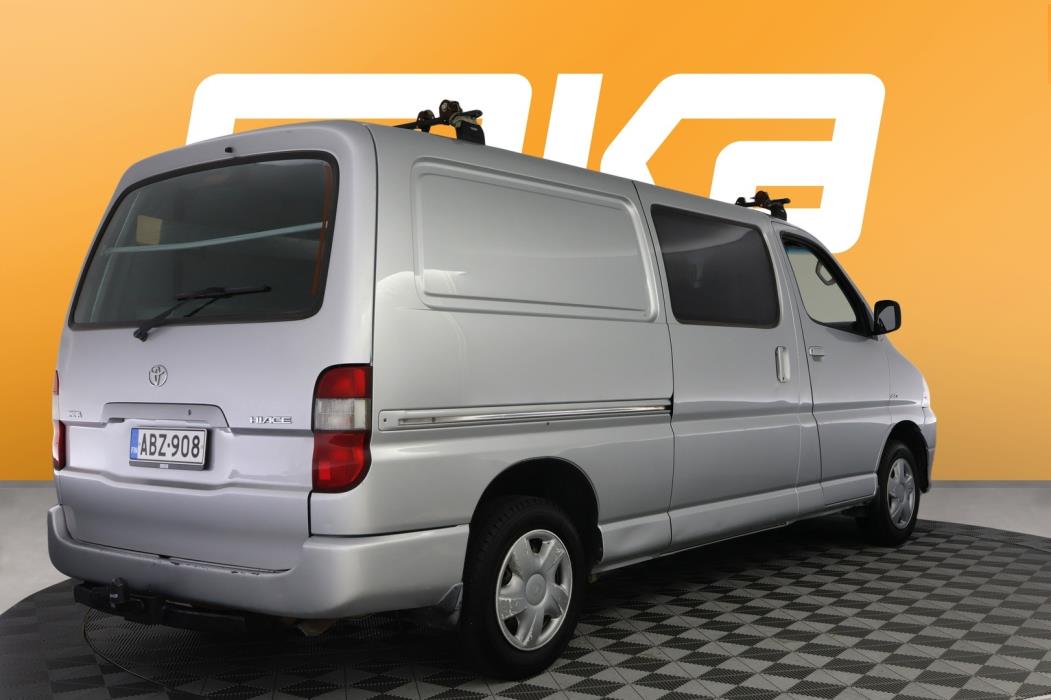 TOYOTA Hiace 2009