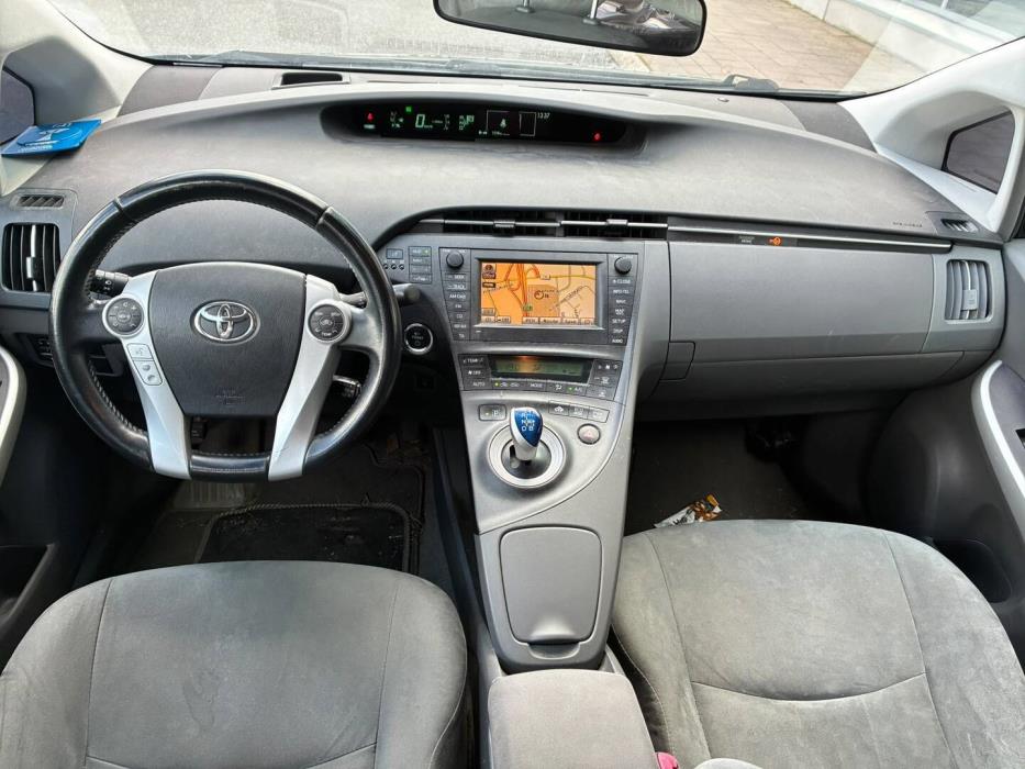 TOYOTA Prius 2010