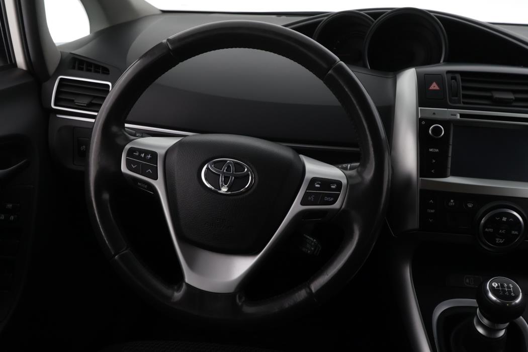 TOYOTA Verso 2015