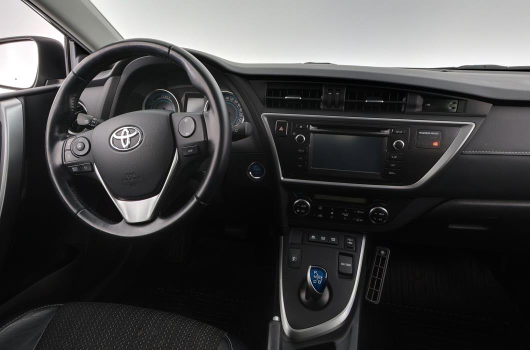 TOYOTA Auris 2015