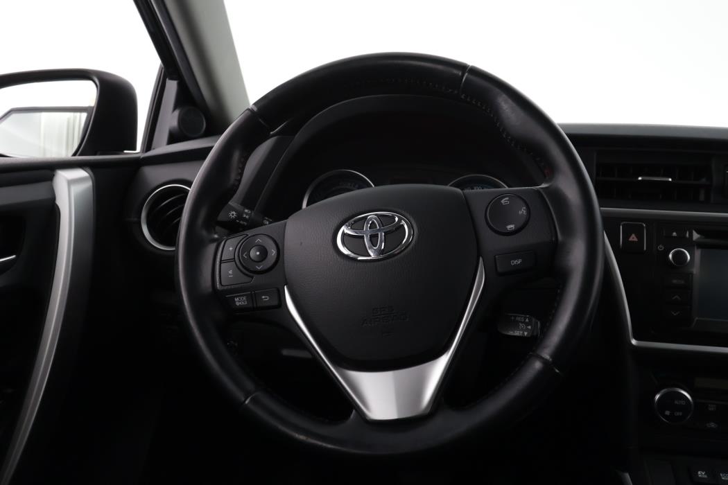 TOYOTA Auris 2015