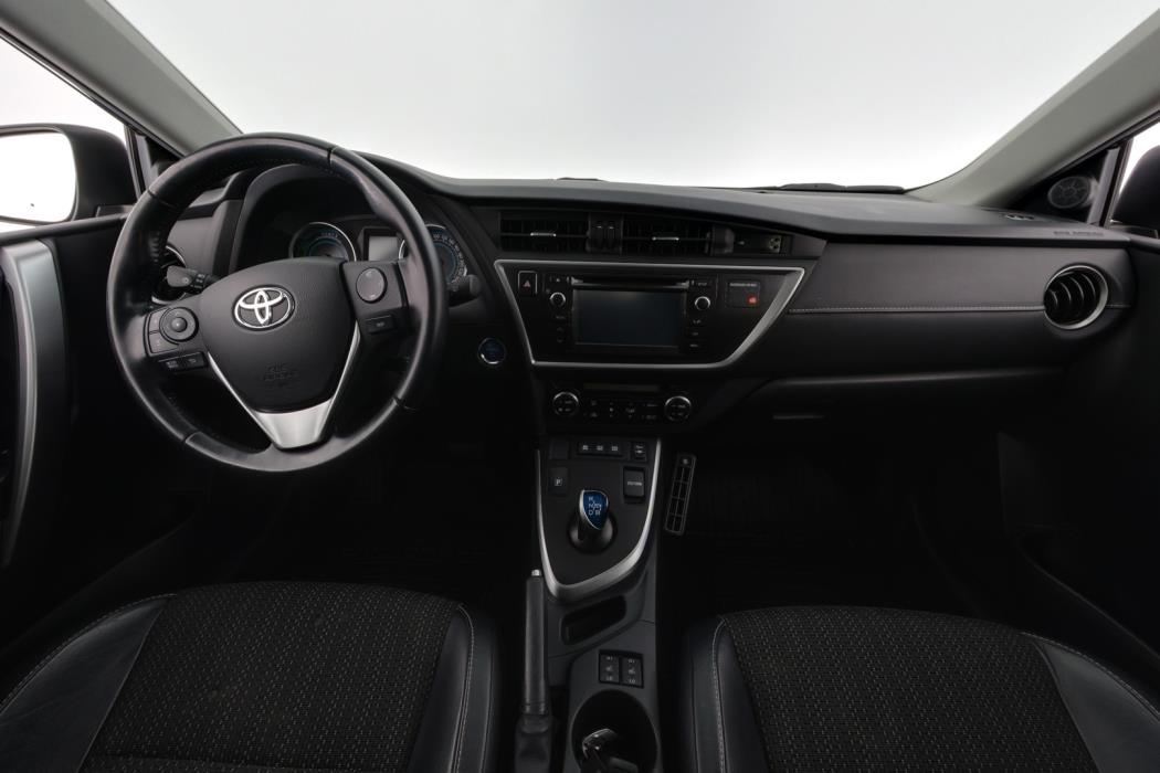 TOYOTA Auris 2015