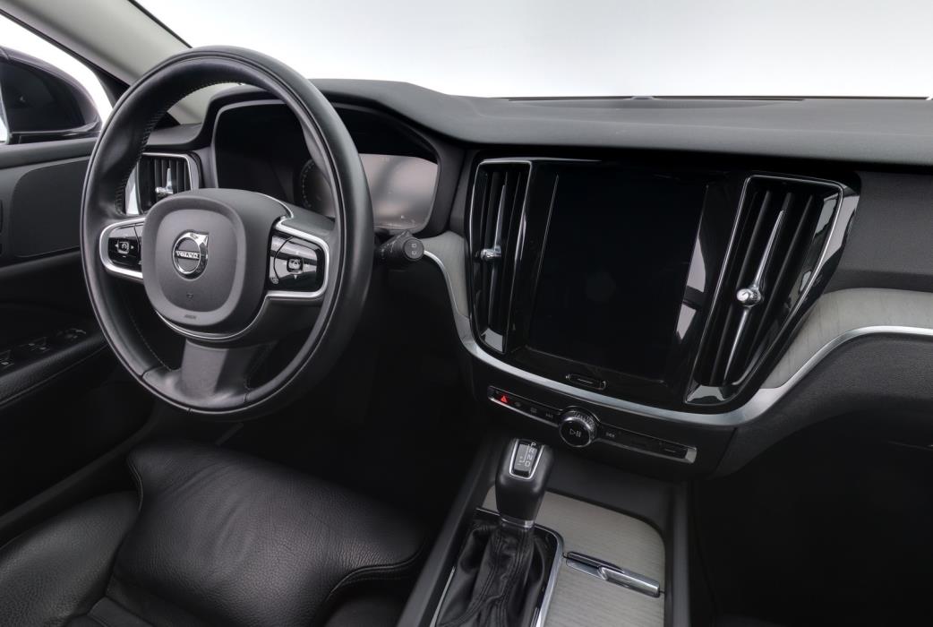 VOLVO V60 2020