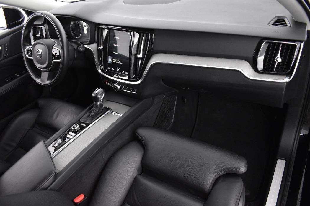 VOLVO V60 2020
