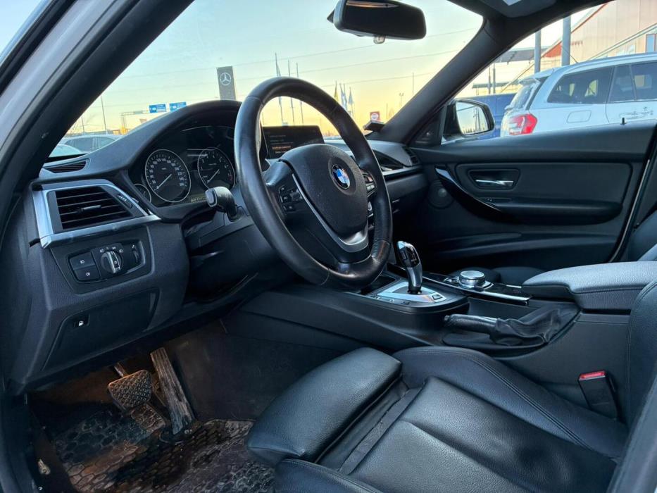BMW 330 2016