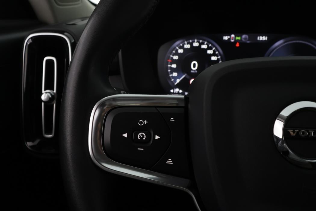 VOLVO XC40 2022
