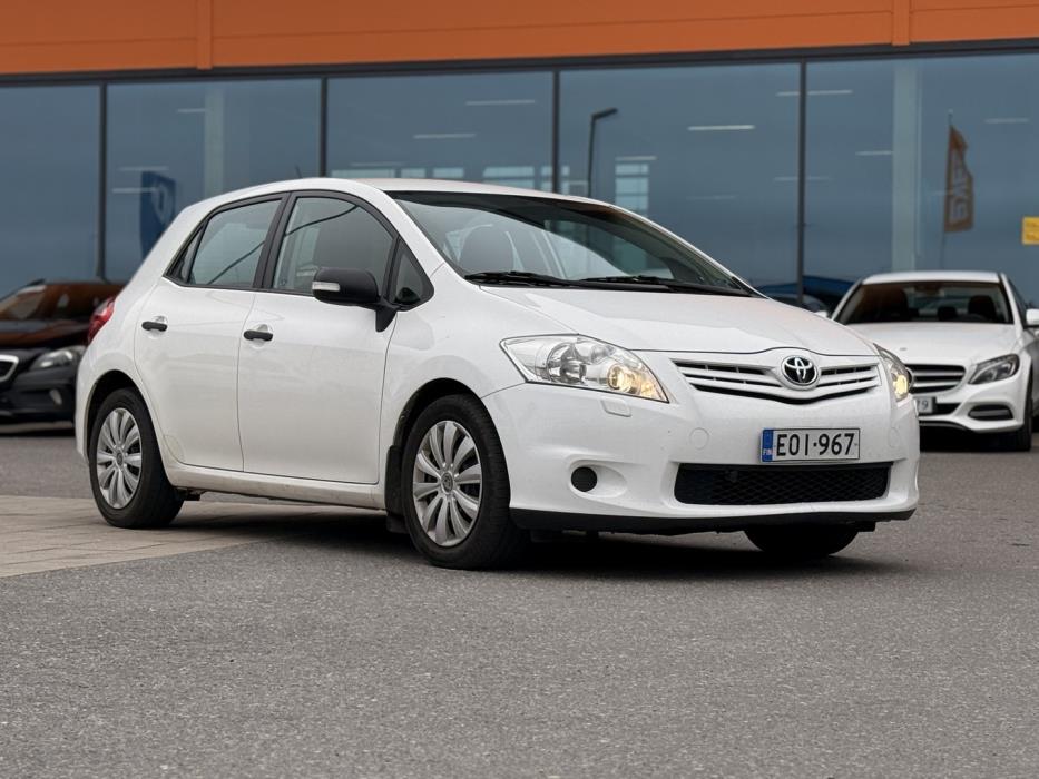 TOYOTA auris 2011