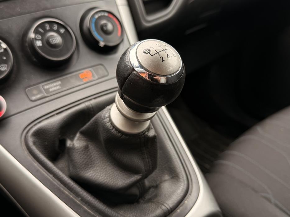 TOYOTA auris 2011