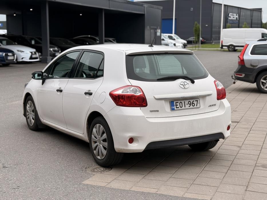 TOYOTA auris 2011