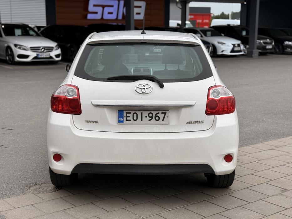 TOYOTA auris 2011
