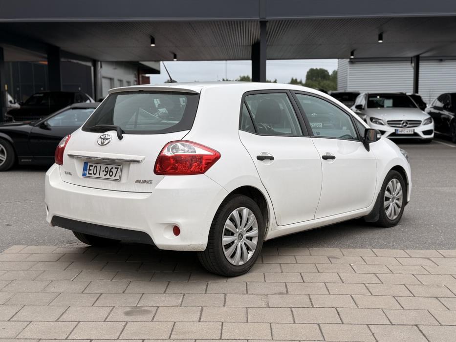 TOYOTA auris 2011