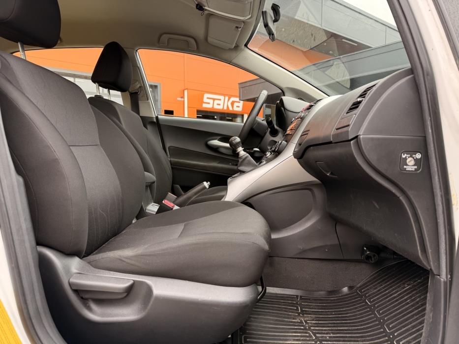 TOYOTA auris 2011