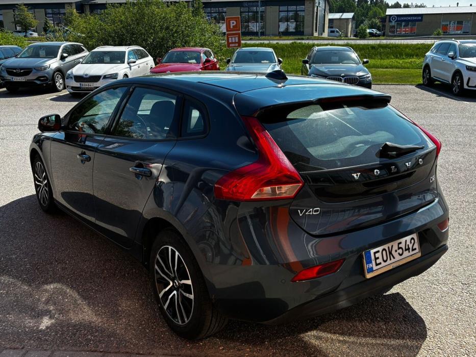 VOLVO V40 2017