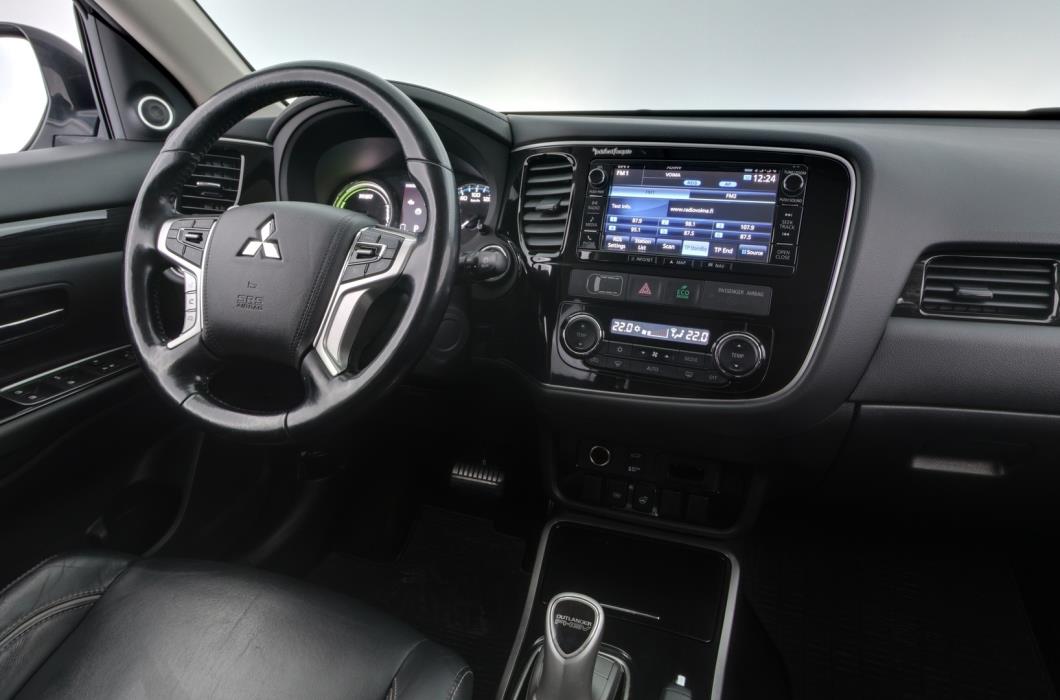 MITSUBISHI OUTLANDER PHEV 2016
