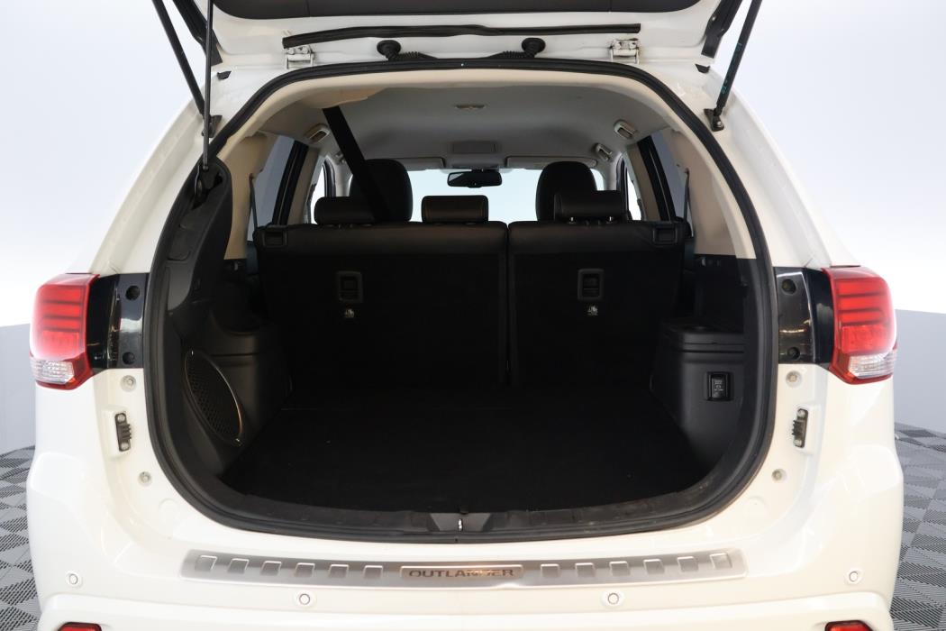 MITSUBISHI OUTLANDER PHEV 2016