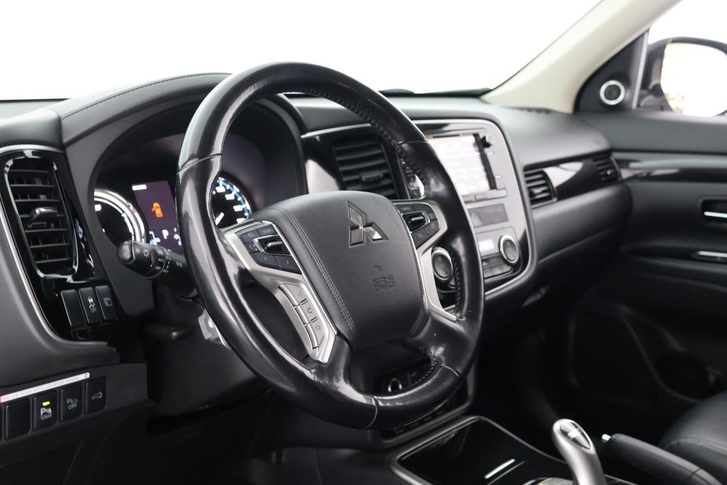 MITSUBISHI OUTLANDER PHEV 2016