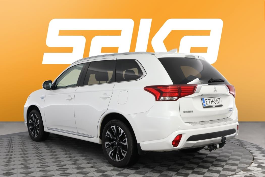 MITSUBISHI OUTLANDER PHEV 2016