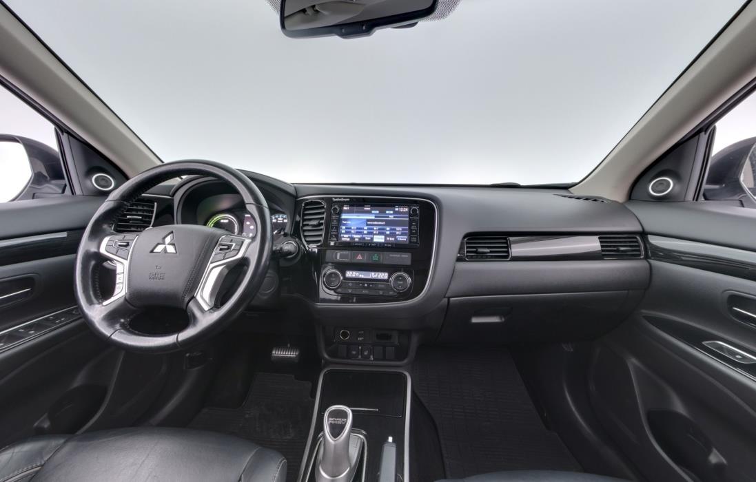 MITSUBISHI OUTLANDER PHEV 2016