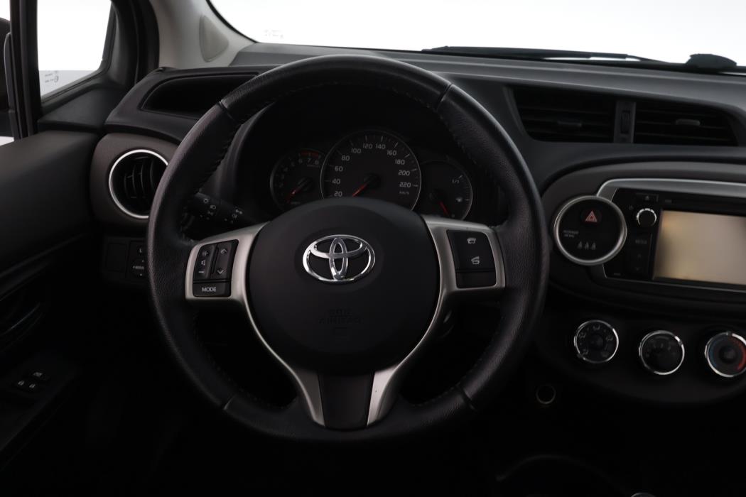 TOYOTA Yaris 2012