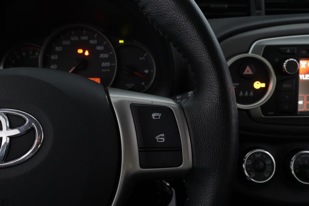 TOYOTA Yaris 2012