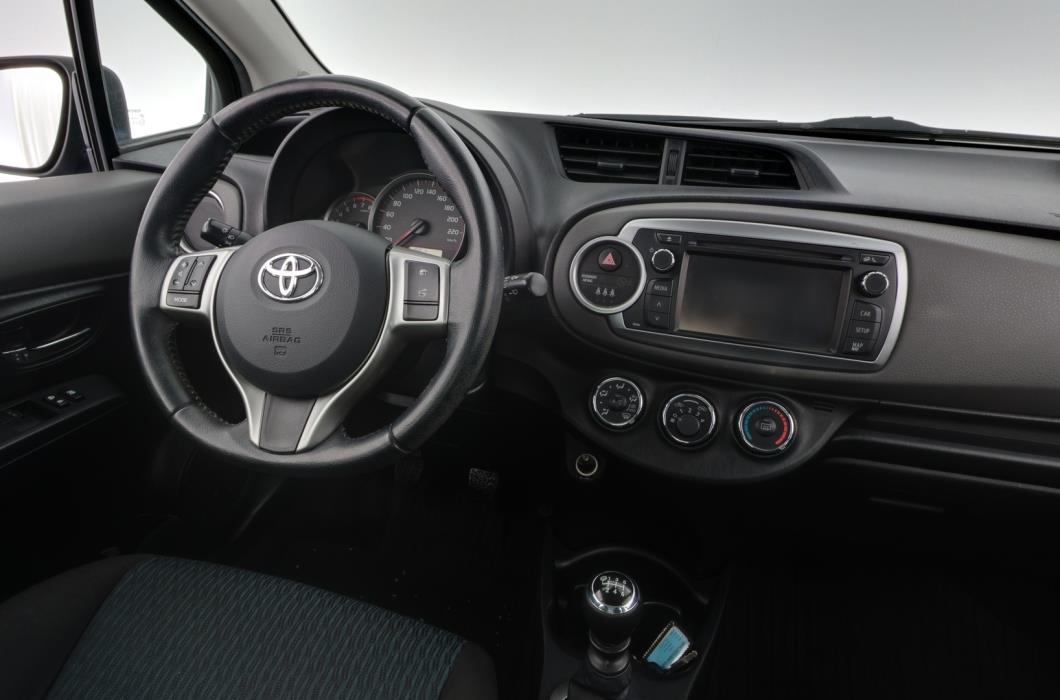 TOYOTA Yaris 2012
