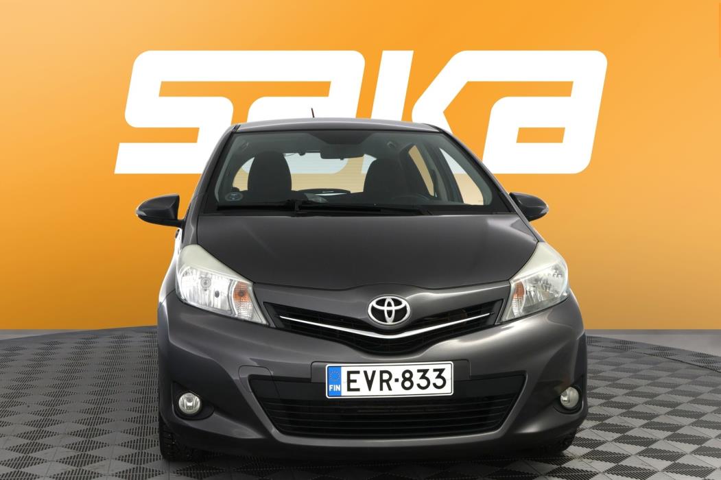TOYOTA Yaris 2012