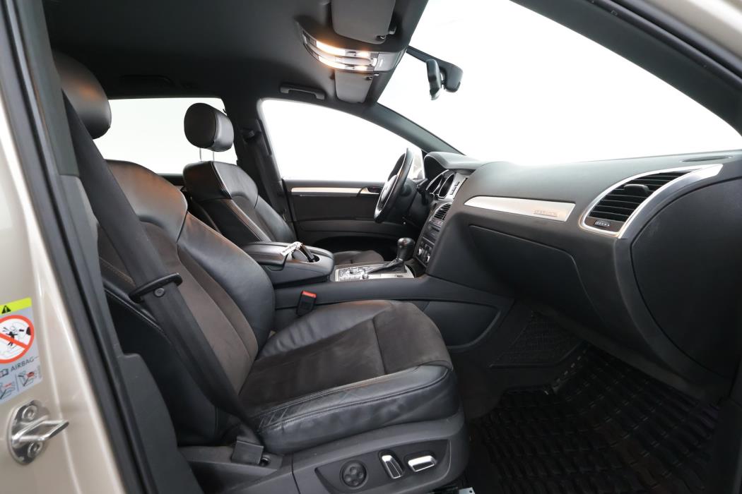 AUDI Q7 2012