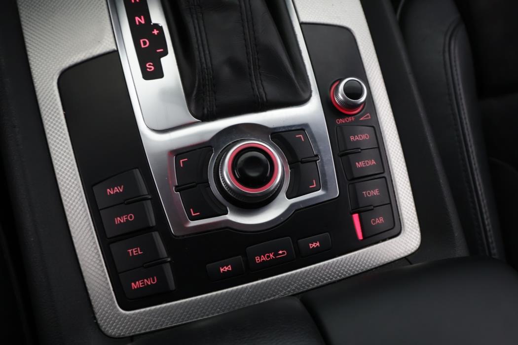 AUDI Q7 2012