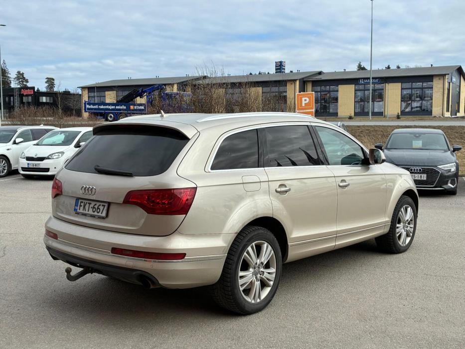 AUDI Q7 2012