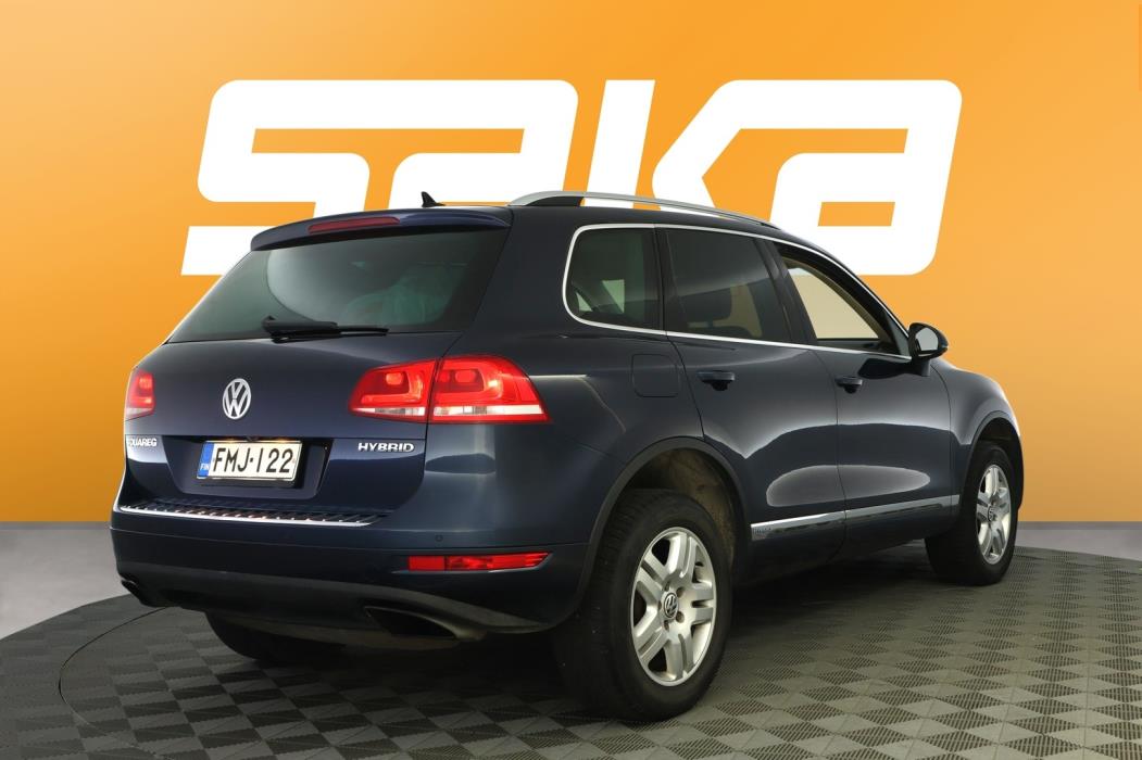 VOLKSWAGEN Touareg 2011