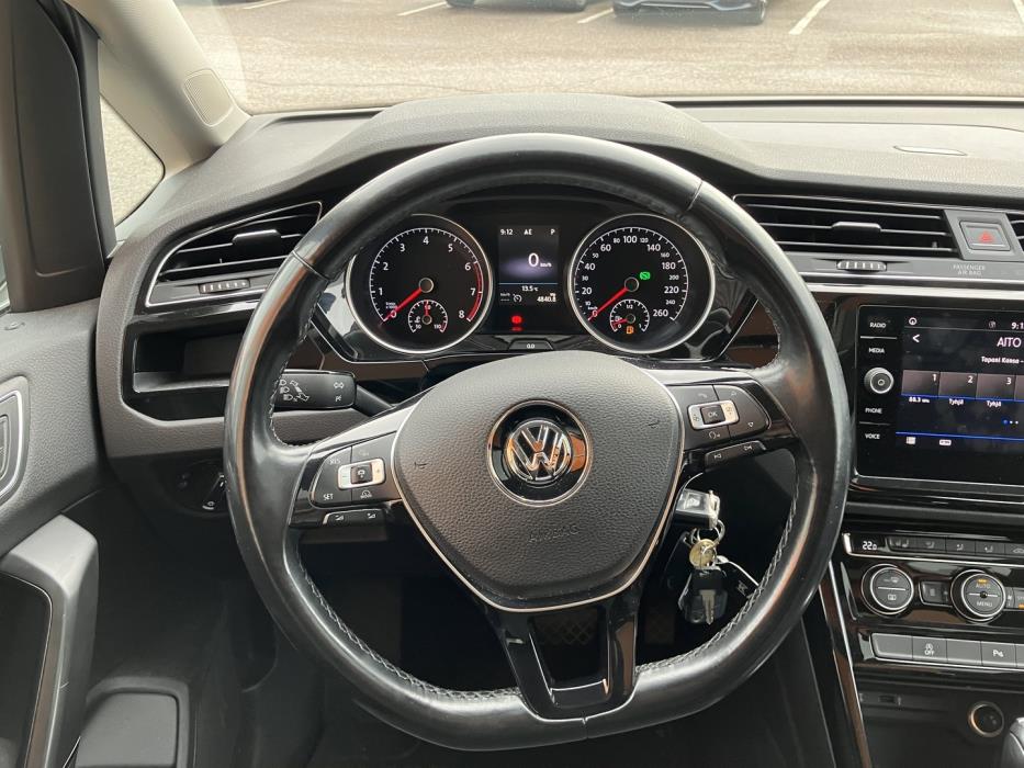 VOLKSWAGEN Touran 2018