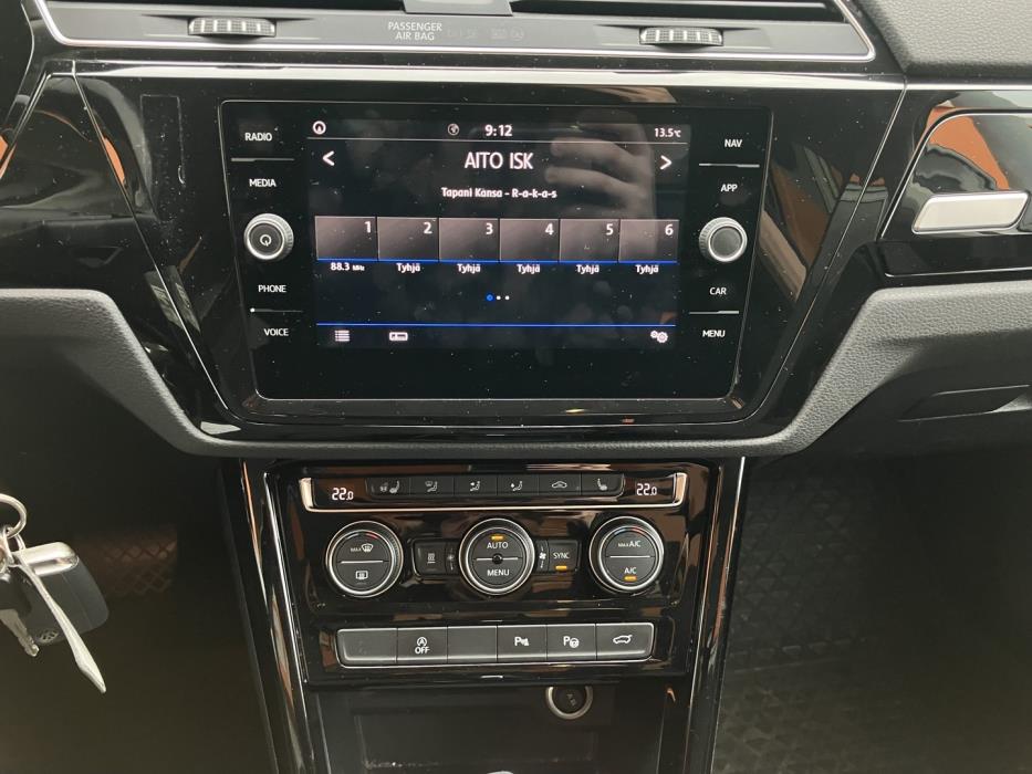 VOLKSWAGEN Touran 2018