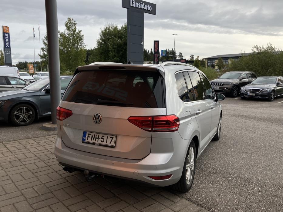 VOLKSWAGEN Touran 2018