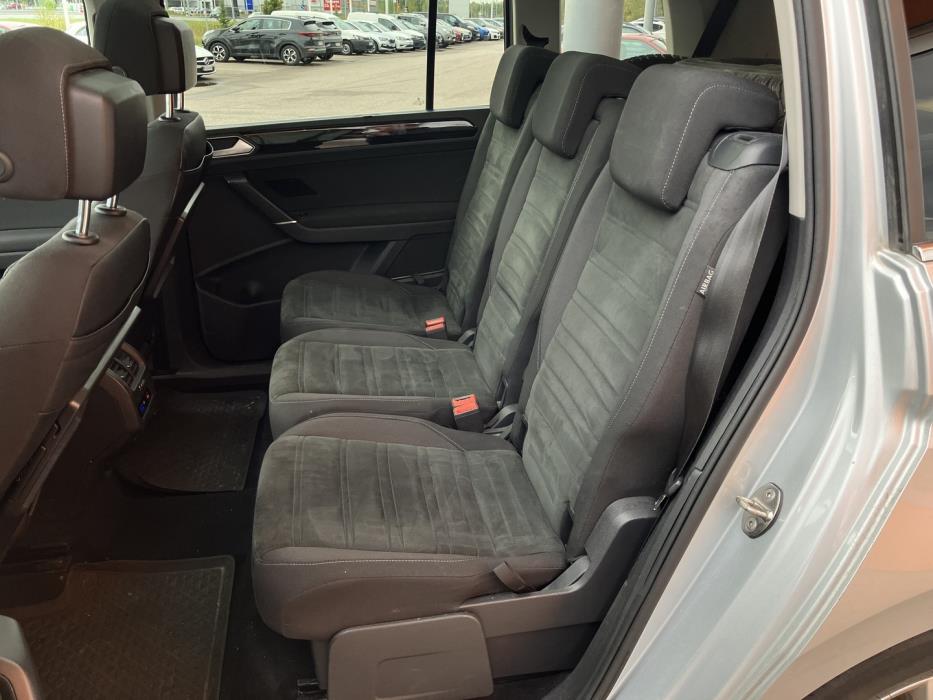 VOLKSWAGEN Touran 2018