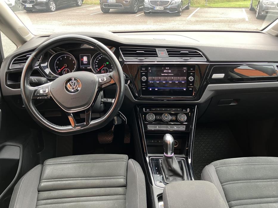 VOLKSWAGEN Touran 2018