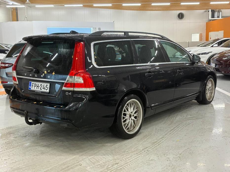 VOLVO V70 2014